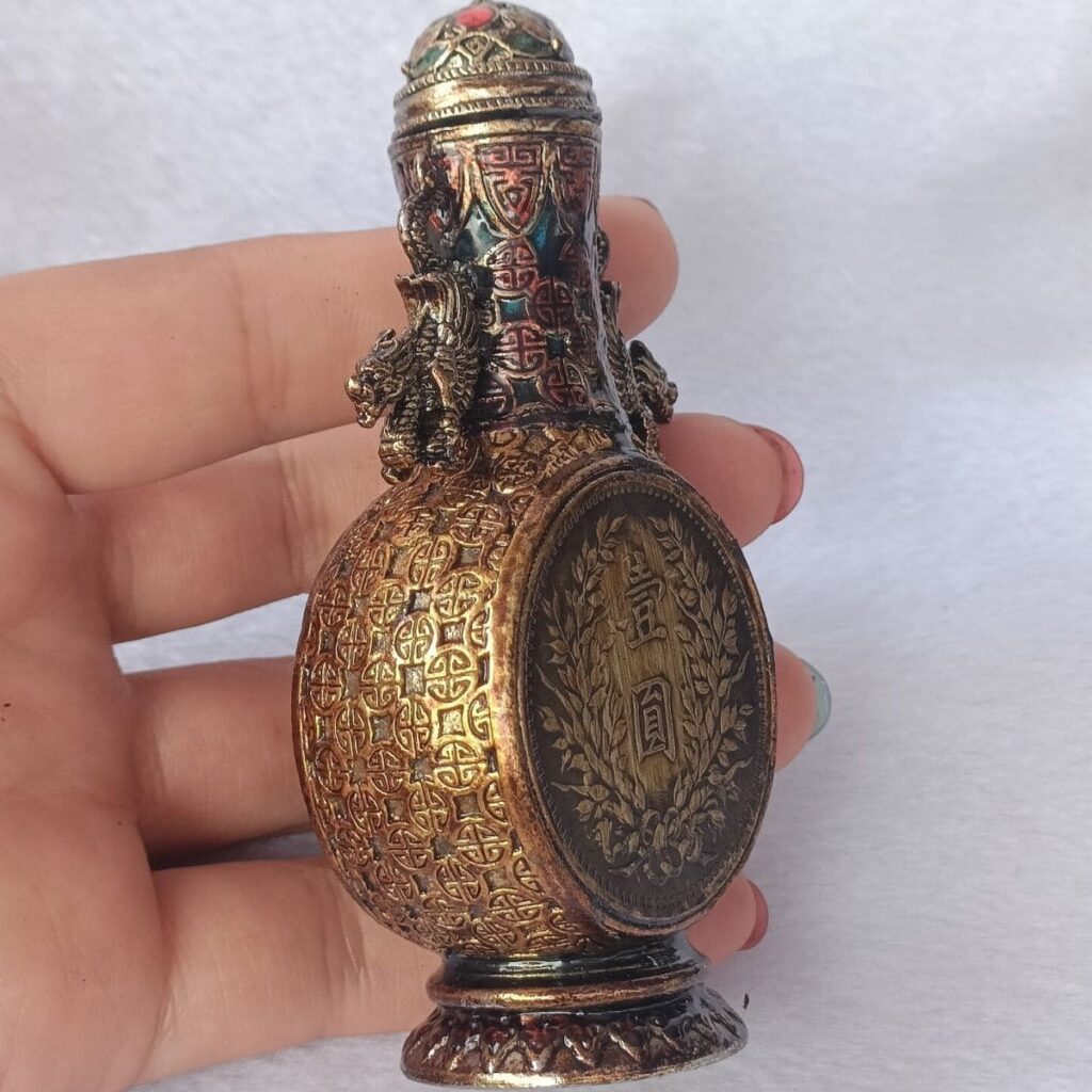 Antique Snuff Bottle with Replica Old Silver Yuan Coins