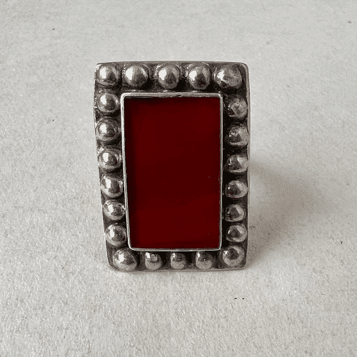 Vintage 925 sterling silver ring with a red agate gemstone, US size 7.3, 8.3g.