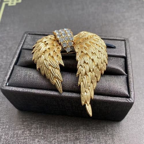 Vintage Gold-Plated Angel Wings Brooch with 3D Design for Suits and Coats