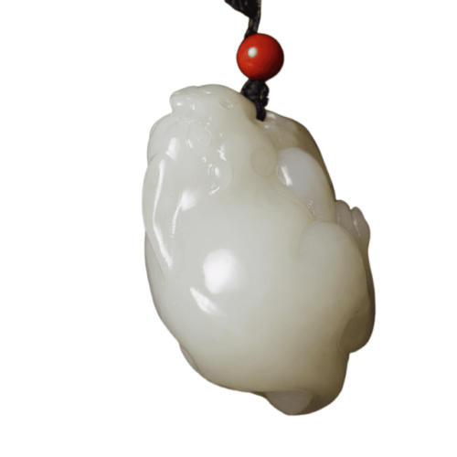 Pendentif Pixiu en jade de Hotan, sculpté à la main, vue de face proéminente, lustre huileux de première qualité.