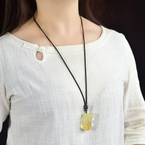 Pendentif Pixiu en quartz rutile jaune, sculpté à la main, détails exquis, couleur jaune naturelle.