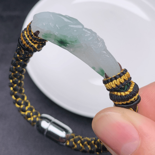 Ice Jadeite Floating Green geschnitzt Dragon Platte Armband, natürlichen Edelstein, exquisite einzigen Drachen geschnitzt, Handgelenk zu sehen.