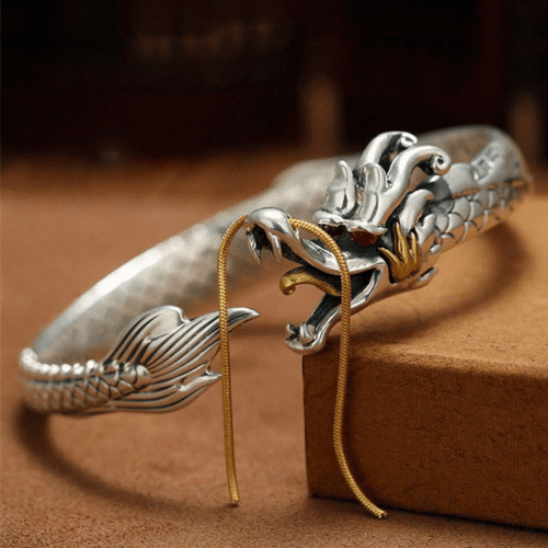 990 Brazalete Dragón de plata pura, caballero, ajustable, acabado vintage, vista frontal.